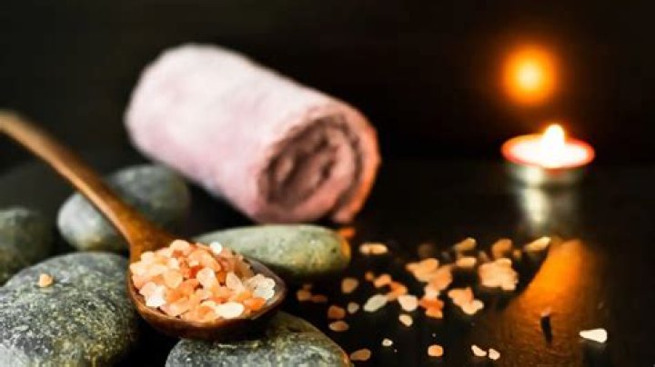5 Benefits of Himalayan Salt Stone Massage