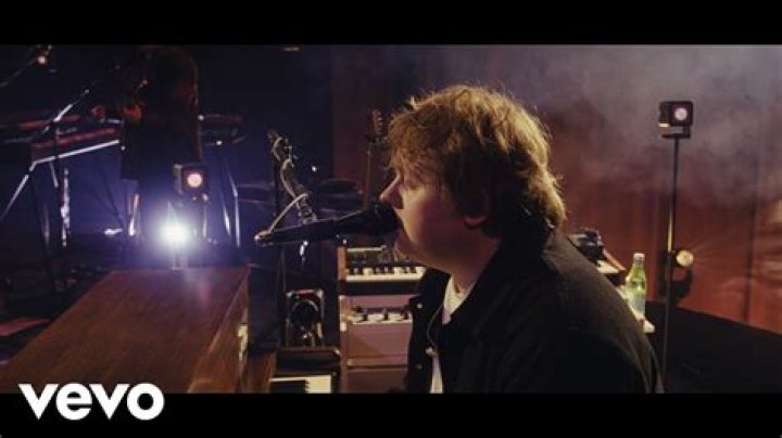 Lewis Capaldi 来自 葡萄牙 | Popnable